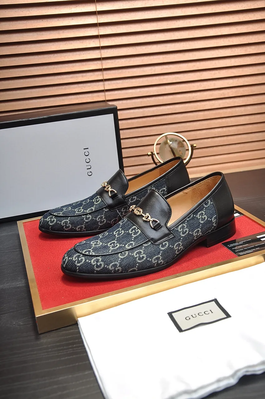 Men's shoes💰500💶Italy's top luxury men's shoe giant (GUCCI) (Gucci) (full cowhide lining) new arrival🍃Original European style🔰 Pleasant to the eye😍In order to make the shoes more durable and non-deformable🌀The production continues to follow traditional methods but there is still no lack of innovation💪Choose original sheepskin for the leather♻️ Smooth and natural And extra bright ⭐Made of imported cowhide, the first choice of rich people 38-45 (45 customized)